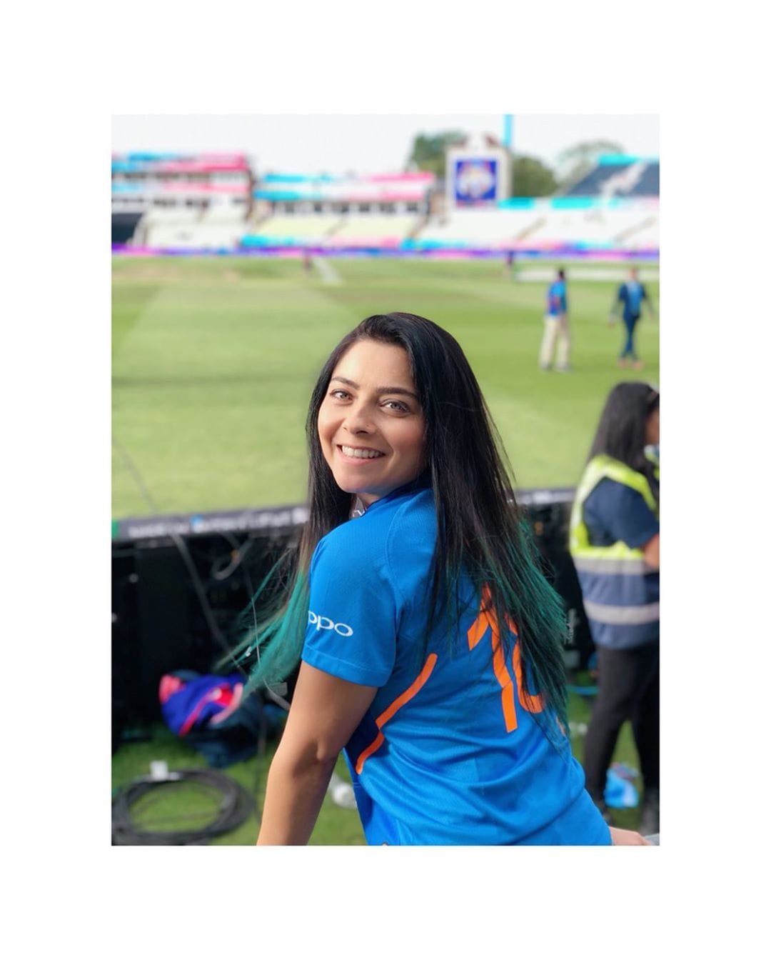भारत आणि बांगलादेश यांच्या सामन्यात सलामीवीर रोहित शर्मानं शतक करून विक्रमाला गवसणी घातली आहे. यंदाच्या वर्ल्ड कपमधील त्याचं चौथं शतक ठरलं आहे. वर्ल्ड कपमध्ये भारताचा सलामीवीर रोहित शर्मा केवळ एका सामन्यात अपयशी ठरला आहे. भारत आणि बांगलादेश यांच्या सामन्यात सलामीवीर रोहित शर्मानं शतक करून विक्रमाला गवसणी घातली आहे. यंदाच्या वर्ल्ड कपमधील त्याचं चौथं शतक ठरलं आहे. वर्ल्ड कपमध्ये भारताचा सलामीवीर रोहित शर्मा केवळ एका सामन्यात अपयशी ठरला आहे.