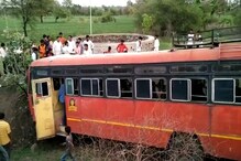 गाडीचं स्टिअरिंग झालं जाम, ST झाडाला आदळून 20 प्रवासी जखमी गाडीचं स्टिअरिंग झालं जाम, ST झाडाला आदळून 20 प्रवासी जखमी