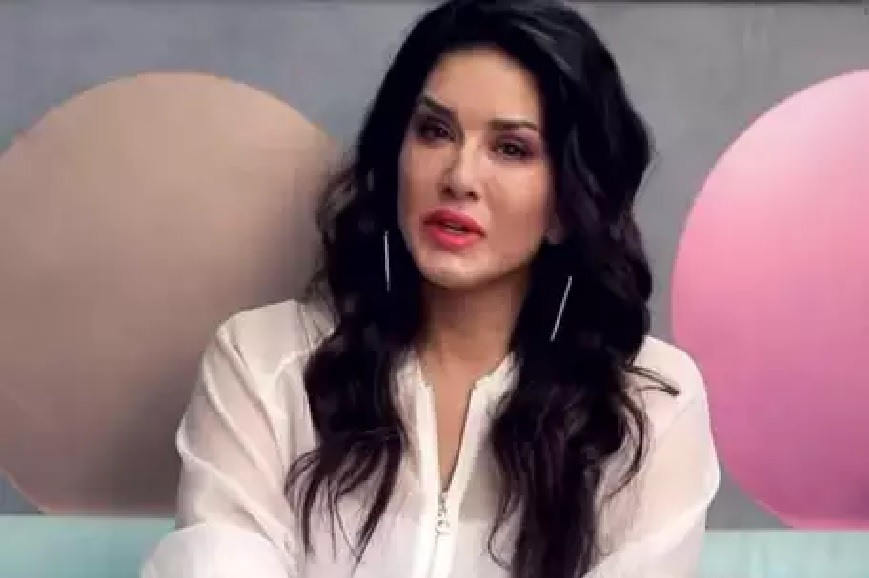 … म्हणून सनी लिओनी कधीच पाहत नाही आपल्या आई-बाबांचे फोटो