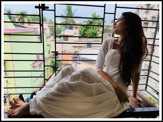 स्वास्तिकाने तिच्या सोशल मीडिया अकाउंटवर चालकाने तिच्यासोबत केलेल्या गैरवर्तवणुकीचा पूर्ण अनुभव शेअर केला. स्वास्तिकाने तिच्या सोशल मीडिया अकाउंटवर चालकाने तिच्यासोबत केलेल्या गैरवर्तवणुकीचा पूर्ण अनुभव शेअर केला.