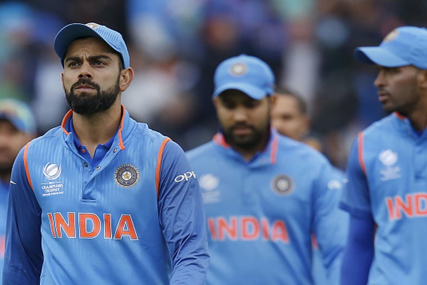 ICC Cricket World Cupमध्ये सेमीफायनलमध्ये न्यूझीलंड विरोधात झालेल्या पराभवामुळं विराट आणि धोनीचे वर्ल्ड चॅम्पियन होण्याचे स्वप्न भंगले. न्यूझीलंडनं भारताला 18 धावांनी पराभूत केले. ICC Cricket World Cupमध्ये सेमीफायनलमध्ये न्यूझीलंड विरोधात झालेल्या पराभवामुळं विराट आणि धोनीचे वर्ल्ड चॅम्पियन होण्याचे स्वप्न भंगले. न्यूझीलंडनं भारताला 18 धावांनी पराभूत केले.