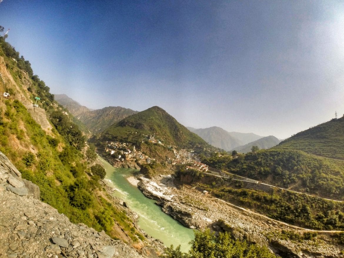 उत्तराखंड- उत्तराखंडमधला पाऊस तर साऱ्यांनाच माहीत आहे. इथे पावसाळ्यात जाणं हे धोका पत्करण्यासारखं आहे. ढग फुटी आणि भूस्खलनासाठी हे राज्य ओळखलं जातं. त्यामुळे शक्यतो पावसाळ्यात इथे ट्रीप प्लॅन करणं टाळाच. उत्तराखंड- उत्तराखंडमधला पाऊस तर साऱ्यांनाच माहीत आहे. इथे पावसाळ्यात जाणं हे धोका पत्करण्यासारखं आहे. ढग फुटी आणि भूस्खलनासाठी हे राज्य ओळखलं जातं. त्यामुळे शक्यतो पावसाळ्यात इथे ट्रीप प्लॅन करणं टाळाच.