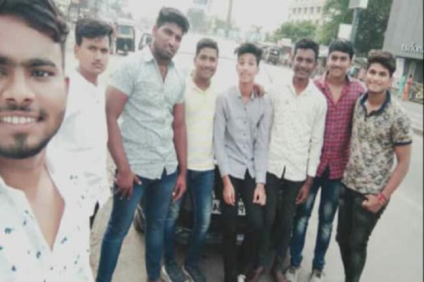 जीवलग मित्रांचा हा सेल्फी ठरला अखेरचा, भीषण अपघातातील मृतांची 'ही' आहेत नावं