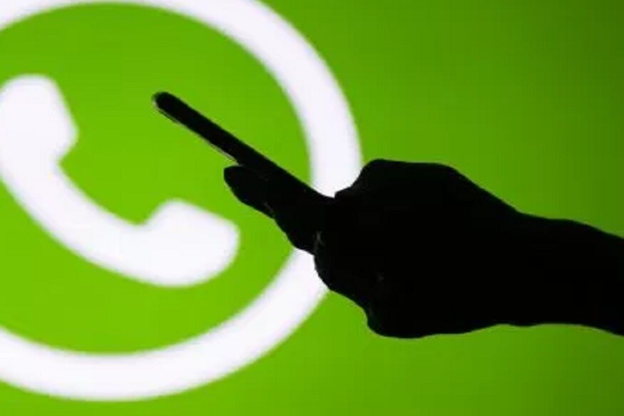 अनेकजण व्हॉट्सअॅप कॉम्प्युटर किंवा लॅपटॉपवरही वापरतात. त्याला Whatsapp Web असं म्हणतात. त्यासाठी कॉम्प्युटर वरील स्क्रीनवर येणाऱ्या कोडला फोनच्या व्हॉट्सअॅपच्यामार्फत स्कॅन केलं जातं. त्यानंतर तुमच्या समोरील स्क्रीनवरही व्हॉट्सअॅप चालू होतं. मात्र हे वापरत असताना अनेकवेळा ते डिस्कनेक्ट होते. फोन सतत सुरू ठेवावा लागतो. अनेकजण व्हॉट्सअॅप कॉम्प्युटर किंवा लॅपटॉपवरही वापरतात. त्याला Whatsapp Web असं म्हणतात. त्यासाठी कॉम्प्युटर वरील स्क्रीनवर येणाऱ्या कोडला फोनच्या व्हॉट्सअॅपच्यामार्फत स्कॅन केलं जातं. त्यानंतर तुमच्या समोरील स्क्रीनवरही व्हॉट्सअॅप चालू होतं. मात्र हे वापरत असताना अनेकवेळा ते डिस्कनेक्ट होते. फोन सतत सुरू ठेवावा लागतो.