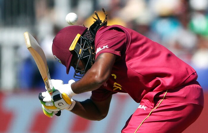 वर्ल्ड कपमधील शेवटच्या सामन्यात 7 धावांवर बाद झालेला गेल वेस्ट इंडिजचा महान फलंदाज ब्रायन लाराच्या विक्रमापासून तेव्हा 11 धावा दूर राहिला होता. त्यानंतर भारताविरुद्धच्या पहिल्या एकदिवसीय सामन्यात त्याला फक्त 4 धावाच करता आल्या. दुसऱ्या एकदिवसीय सामन्यात त्यानं 11 धावा केल्या. आाता गेलच्या 300 सामन्यात 10 हजार 408 धावा झाल्या आहेत. गेल आणि ब्रायन लारा या दोघांनीच वेस्ट इंडिजकडून खेळताना 10 हजार धावा पूर्ण केल्या आहेत.