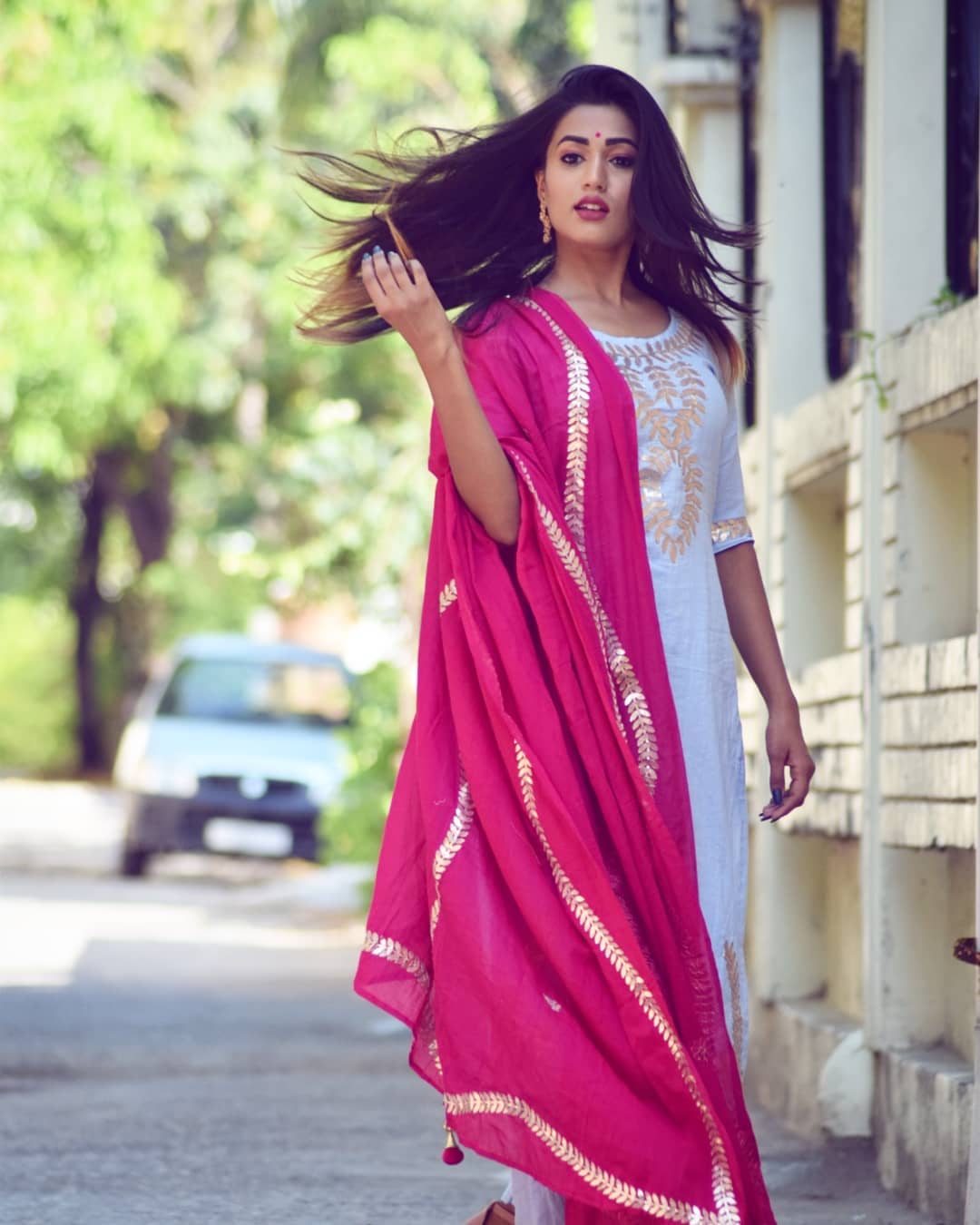 ड्रेसिंग स्टाइल आण ग्लॅमरच्या बाबतीत गरिमा एखाद्या बॉलिवूड अभिनेत्रीपेक्षा कमी नाही. त्यामुळे तिच्या एका लुकवर चाहते घायाळ होतात. (फोटो- गरिमा चौरसिया इन्स्टाग्राम) ड्रेसिंग स्टाइल आण ग्लॅमरच्या बाबतीत गरिमा एखाद्या बॉलिवूड अभिनेत्रीपेक्षा कमी नाही. त्यामुळे तिच्या एका लुकवर चाहते घायाळ होतात. (फोटो- गरिमा चौरसिया इन्स्टाग्राम)