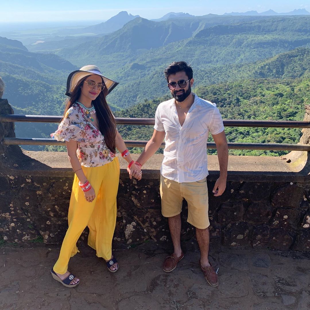मात्र अशाप्रकारे हनीमूनचे फोटो शेअर करणं नुसरतला खूपच महाग पडलं आहे. या फोटोंमुळे तिला सोशल मीडियावर ट्रोल केलं जात आहे. मात्र अशाप्रकारे हनीमूनचे फोटो शेअर करणं नुसरतला खूपच महाग पडलं आहे. या फोटोंमुळे तिला सोशल मीडियावर ट्रोल केलं जात आहे.