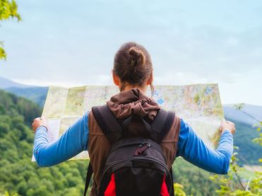 आता हा ट्रेण्ड बदलत चालला आहे. आता फिरण्यासाठी लोक एप्रिल- मेपर्यंत थांबतही नाहीत आणि कुटूंबासोबत फिरयला जाण्याचीही वाट पाहत नाहीत. सध्या सोलो ट्रॅव्हल ही संकल्पना ट्रेण्डमध्ये आहे. आता हा ट्रेण्ड बदलत चालला आहे. आता फिरण्यासाठी लोक एप्रिल- मेपर्यंत थांबतही नाहीत आणि कुटूंबासोबत फिरयला जाण्याचीही वाट पाहत नाहीत. सध्या सोलो ट्रॅव्हल ही संकल्पना ट्रेण्डमध्ये आहे.