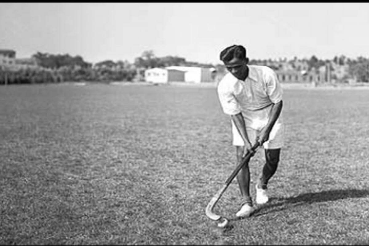 1928 मध्ये अमस्टडॅम ऑलिम्पिकमध्ये ध्यानचंद यांनी सर्वाधिक 14 गोल केले होते. एवढंच नाही तर ध्यानचंद यांच्या नेतृत्वाखाली भारताने 1928, 1932 आणि 1936 असे तीन ऑलिम्पिक सूवर्ण पदक मिळवले. 1928 मध्ये अमस्टडॅम ऑलिम्पिकमध्ये ध्यानचंद यांनी सर्वाधिक 14 गोल केले होते. एवढंच नाही तर ध्यानचंद यांच्या नेतृत्वाखाली भारताने 1928, 1932 आणि 1936 असे तीन ऑलिम्पिक सूवर्ण पदक मिळवले.
