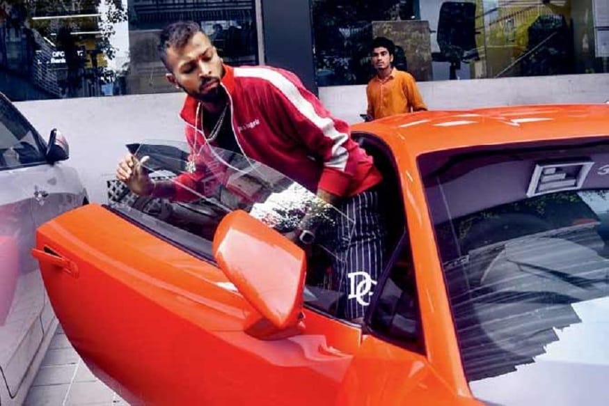 याआधी हार्दिक पांड्यानं Lamborghini Huracan EVO ही महागडी सुपरकार विकत घेतली होती. या गाडीची किंमत जवळजवळ 3.73 कोटी आहे. या गाडीचे फोटो आणि व्हिडिओ सोशल मीडियावर व्हायरल झाले होते. याआधी हार्दिक पांड्यानं Lamborghini Huracan EVO ही महागडी सुपरकार विकत घेतली होती. या गाडीची किंमत जवळजवळ 3.73 कोटी आहे. या गाडीचे फोटो आणि व्हिडिओ सोशल मीडियावर व्हायरल झाले होते.