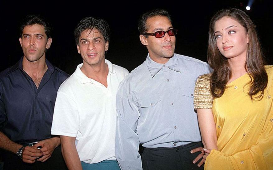 बॉलिवूडचे टॉप बॉक्स ऑफिस सुपरस्टार हृतिक रोशन, शाहरुख खान आणि ऐशर्या राय. मुंबई पोलिसांनी आयोजित केलेल्या दिवाळी सेलिब्रेशनला या सर्वांना हजेरी लावली होती. बॉलिवूडचे टॉप बॉक्स ऑफिस सुपरस्टार हृतिक रोशन, शाहरुख खान आणि ऐशर्या राय. मुंबई पोलिसांनी आयोजित केलेल्या दिवाळी सेलिब्रेशनला या सर्वांना हजेरी लावली होती.