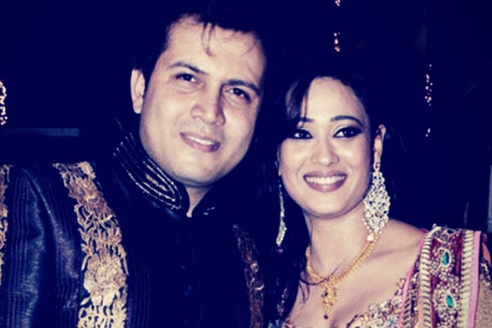 छोट्या पडद्याची प्रसिद्ध अभिनेत्री श्वेता तिवारीने (Shweta Tiwari) पती अभिनव कोहली (Abhinav Kohli) वर कौटुंबिक हिंसाचाराचा आरोप केला आहे. याप्रकरणी कारवाई करत पोलिसांनी अभिनवला अटक केली. श्वेताने तक्रारीत अभिनव तिच्या मुलीला पलकला मारहाण करायचा असं नमूद केलं.