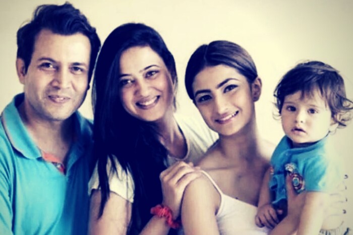 मीडिया रिपोर्टनुसार, अभिनव, पलकवर अश्लील कमेंट करायचा. श्वेताने आपल्या तक्रारीत म्हटलं की, 2017 मध्ये अभिनवने पलकला त्याच्या मोबाइलमध्ये एका मॉडेलचा अश्लिल फोटो दाखवला होता. श्वेताच्या तक्रारीनंतर पोलिसांनी चार तास अभिनवची चौकशी केली.