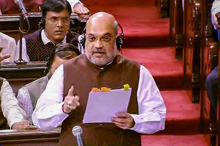 देशाचे गृहमंत्री अमित शहा यांनी कलम 370 मध्ये बदल करण्याची शिफारस केली आहे. कलम 370 हटवल्यास काश्मीरला विशेष राज्याचा दर्जा राहणार नाही. राज्याची स्वतंत्र पोलिस यंत्रणा उरणार नाही. तिथे केंद्राच्या अखत्यारित पोलिस यंत्रणा असेल. देशाचे गृहमंत्री अमित शहा यांनी कलम 370 मध्ये बदल करण्याची शिफारस केली आहे. कलम 370 हटवल्यास काश्मीरला विशेष राज्याचा दर्जा राहणार नाही. राज्याची स्वतंत्र पोलिस यंत्रणा उरणार नाही. तिथे केंद्राच्या अखत्यारित पोलिस यंत्रणा असेल.