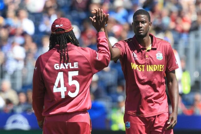 वर्ल्ड कपच्या आधी गेलने सांगितलं होतं की, आपण स्पर्धेनंतर एकदिवसीय क्रिकेटमधून निवृत्ती घेणार आहे. मात्र, पुन्हा भारताविरुद्धच्या मालिकेत खेळणार असल्याचं तो म्हटला होता. वर्ल्ड कपच्या अखेरच्या सामन्यापासून गेल लाराचा विक्रम मोडण्यासाठी धडपडत होता.