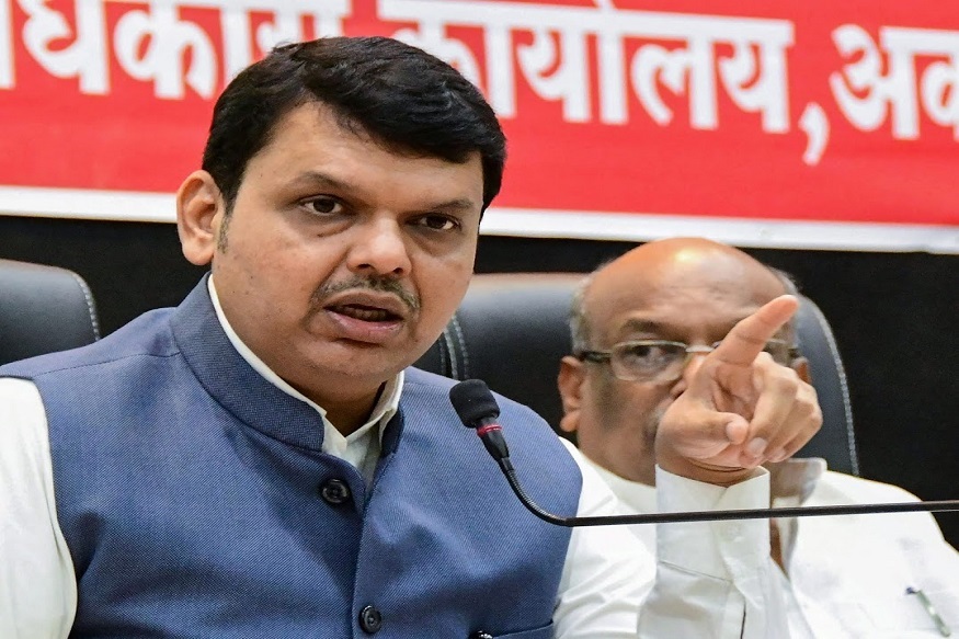 Akola: Maharashtra Chief Minister Devendra Fadnavis speaks during an administrative review meeting, in Akola, Wednesday, Nov 14, 2018. (PTI Photo) (PTI11_14_2018_000262B)