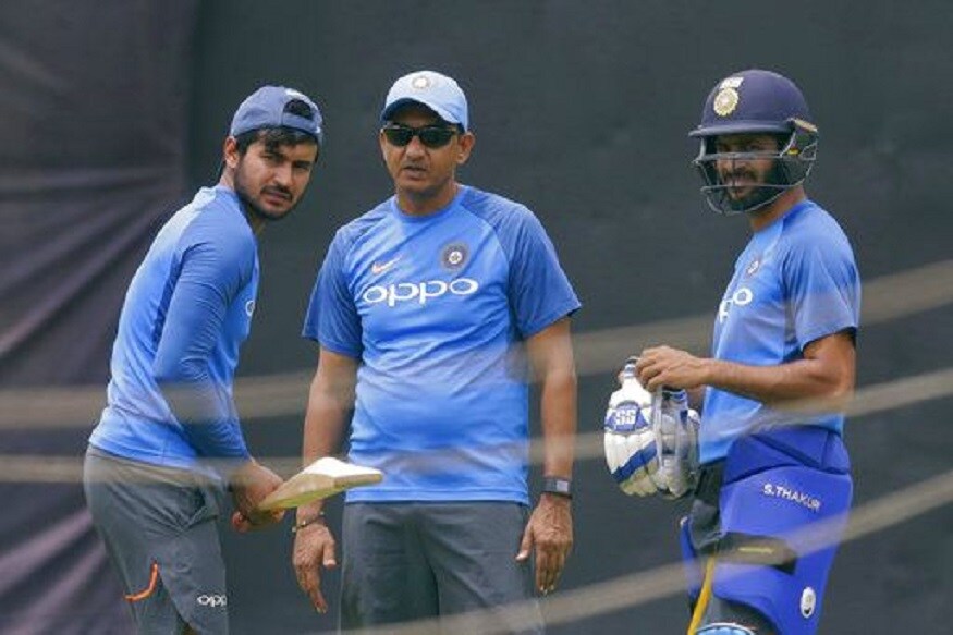 ICC Cricket World Cup नंतर बीसीसीआयनं मुख्य प्रशिक्षकासह सपोर्ट स्टाफसाठी बीसीसीआयने अर्ज मागवले होते. दरम्यान कपिल देव यांच्या समितीनं या सहा नावांची निवड केली आहे. ICC Cricket World Cup नंतर बीसीसीआयनं मुख्य प्रशिक्षकासह सपोर्ट स्टाफसाठी बीसीसीआयने अर्ज मागवले होते. दरम्यान कपिल देव यांच्या समितीनं या सहा नावांची निवड केली आहे.
