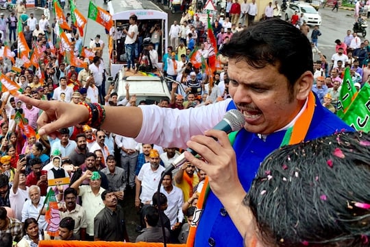 चौफेर टीकेनंतरही मुख्यमंत्र्यांची 'महाजनादेश' यात्रा पुन्हा सुरू होणार! या आहेत तारखा