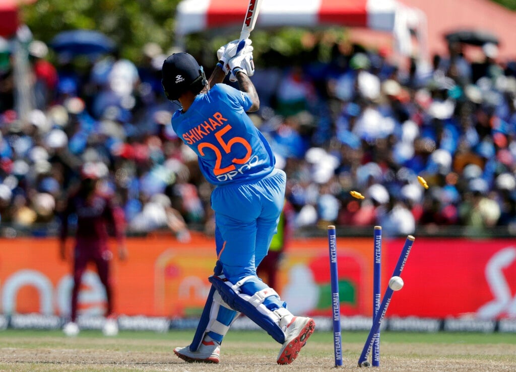 2019 च्या वर्षांत शिखर धवनची टी20 मधील कामगिरी खराब राहिली आहे. टी20 मध्ये त्यानं 15 च्या सरासरीनं 105 धावा केल्या आहेत. 2019 च्या वर्षांत शिखर धवनची टी20 मधील कामगिरी खराब राहिली आहे. टी20 मध्ये त्यानं 15 च्या सरासरीनं 105 धावा केल्या आहेत.