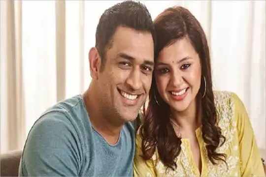 धोनीच्या घरी आला नवा पाहूणा! साक्षी करतेय माहीला मिस