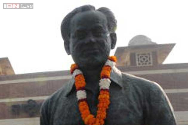 2002 मध्ये दिल्ली येथील नॅशनल हॉकी स्टेडिअमचं नाव बदलून ध्यान चंद नॅशनल स्टेडिअम असं करण्यात आलं. 2002 मध्ये दिल्ली येथील नॅशनल हॉकी स्टेडिअमचं नाव बदलून ध्यान चंद नॅशनल स्टेडिअम असं करण्यात आलं.