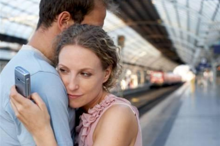 धक्कादायक ! 8 लाख भारतीयांचे Extra-marital affair; मुंबई, पुणे, नागपूरकरांचाही समावेश