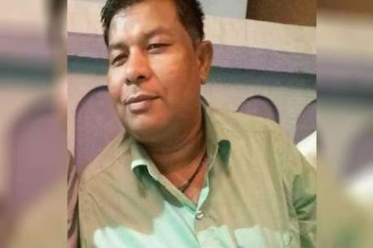 30 वर्ष 3 जागांवर केली सरकारी नोकरी, अखेर 'आधार'नं केली इंजिनिअरची पोलखोल