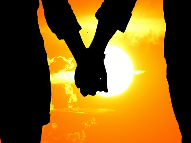 याशिवाय अनेक मुलांना दारू आणि सिगरेट ओढायची सवय असते. मात्र ते पार्टनरला अनेकदा या गोष्टी सांगत नाहीत. याशिवाय अनेक मुलांना दारू आणि सिगरेट ओढायची सवय असते. मात्र ते पार्टनरला अनेकदा या गोष्टी सांगत नाहीत.