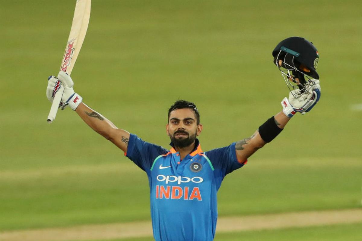 विराटच्या नावावर एकदिवसीय क्रिकेटमध्ये 11 हजार 520 धावा, कसोटी क्रिकेटमध्ये 6 हजार 613 धावा आणि टी-20मध्ये 369 धावा आहेत. सचिनचे विक्रम मोडणारा विराट हा एकमेव फलंदाज आहे. विराटच्या नावावर एकदिवसीय क्रिकेटमध्ये 11 हजार 520 धावा, कसोटी क्रिकेटमध्ये 6 हजार 613 धावा आणि टी-20मध्ये 369 धावा आहेत. सचिनचे विक्रम मोडणारा विराट हा एकमेव फलंदाज आहे.