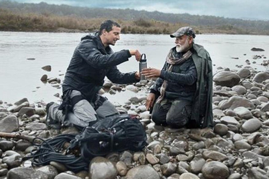 Man Vs Wild कार्यक्रमात बेअर ग्रिल्सने पंतप्रधान मोदींना हा Sweet Neem घातलेला चहा देऊ केला. तेव्हा स्वीट नीम म्हणत हसत मोदींनी आमच्या स्वयंपाकाचा कसा हा अविभाज्य भाग आहे, असं बेअर ग्रिल्सला सांगितलं. Man Vs Wild कार्यक्रमात बेअर ग्रिल्सने पंतप्रधान मोदींना हा Sweet Neem घातलेला चहा देऊ केला. तेव्हा स्वीट नीम म्हणत हसत मोदींनी आमच्या स्वयंपाकाचा कसा हा अविभाज्य भाग आहे, असं बेअर ग्रिल्सला सांगितलं.
