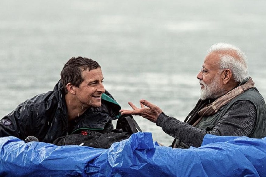 मोदींनी 2014 च्या लोकसभा निवडणुकीवेळी त्यांनी रेल्वे स्टेशनवर चहा विकल्याचं सांगितलं होतं. बियर ग्रिल्ससोबत चर्चा करताना ते म्हणाले की, वडील रेल्वे स्टेशनवर चहा विकायचे. तेव्हा शाळेतून आल्यानंतर वडिलांना मदत करायचो. मोदींनी 2014 च्या लोकसभा निवडणुकीवेळी त्यांनी रेल्वे स्टेशनवर चहा विकल्याचं सांगितलं होतं. बियर ग्रिल्ससोबत चर्चा करताना ते म्हणाले की, वडील रेल्वे स्टेशनवर चहा विकायचे. तेव्हा शाळेतून आल्यानंतर वडिलांना मदत करायचो.