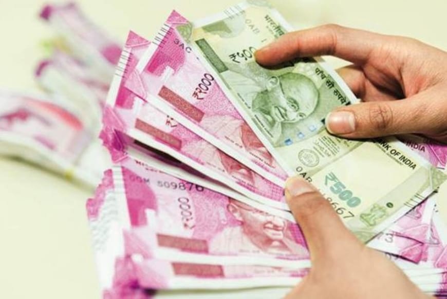 या रोपाबद्दल असं म्हटलं जातं की, हे घरात सकारात्मका आणि धन आणतं. हे रोप घराच्या मुख्य दारापाशी उजव्या बाजूला ठेवा. या रोपाबद्दल असं म्हटलं जातं की, हे घरात सकारात्मका आणि धन आणतं. हे रोप घराच्या मुख्य दारापाशी उजव्या बाजूला ठेवा.