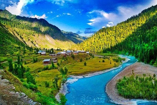नीलम नदीचं खोरं हा पाकव्याप्त काश्मीरमधला नयनरम्य परिसर. पाईन वृक्ष, हिरवाई आणि नितळ नदीमागे डोकावणारी हिमशिखरं असा हा परिसर सुंदर आहे. नीलम नदीचं खोरं हा पाकव्याप्त काश्मीरमधला नयनरम्य परिसर. पाईन वृक्ष, हिरवाई आणि नितळ नदीमागे डोकावणारी हिमशिखरं असा हा परिसर सुंदर आहे.