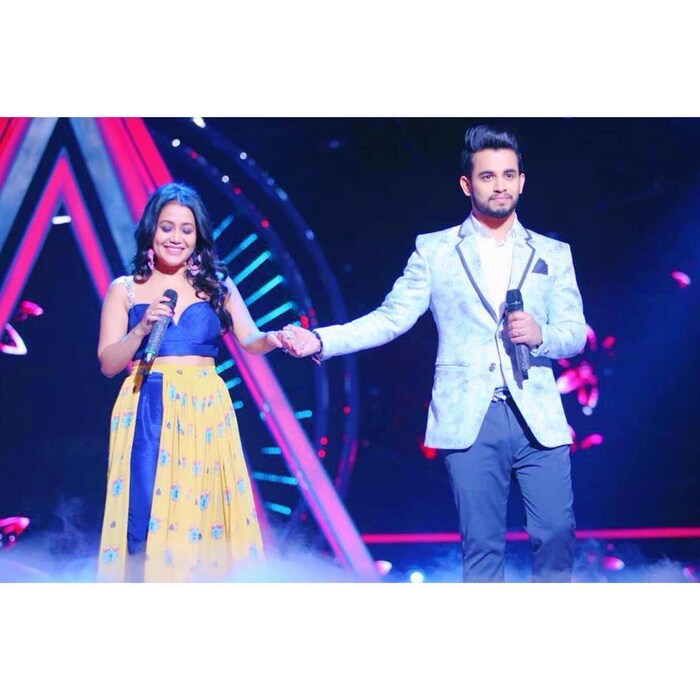 हिमांश कोहलीशी झालेल्या ब्रेकअपमुळे बॉलिवूड गायिका नेहा कक्कर तुफान चर्चेत आली होती. ब्रेकअपनंतर ती काही महिने डिप्रेशनमध्ये गेल्याचंही तिने मान्य केलं होतं. मात्र आता तिच्या आयुष्यात आनंद पुन्हा परत आलाय.