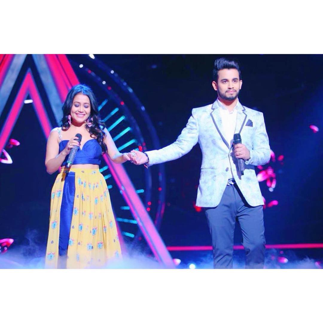 हिमांश कोहलीशी झालेल्या ब्रेकअपमुळे बॉलिवूड गायिका नेहा कक्कर तुफान चर्चेत आली होती. ब्रेकअपनंतर ती काही महिने डिप्रेशनमध्ये गेल्याचंही तिने मान्य केलं होतं. मात्र आता तिच्या आयुष्यात आनंद पुन्हा परत आलाय.