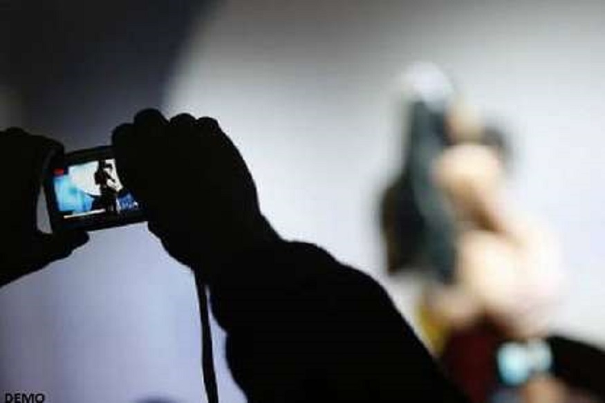 नोकरी देतो सांगून महाराष्ट्रासह 16 राज्यातील 600 मुलींचे Nude फोटो गोळा केले आणि...!