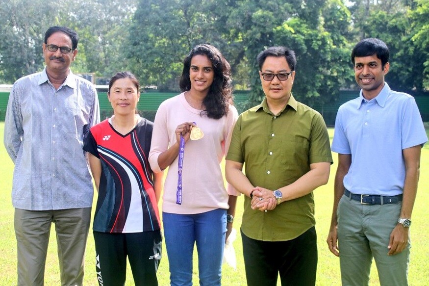 2017मध्ये झालेल्या विश्व चॅम्पियन स्पर्धेत नाओमी ओकुहारानं सिंधूला हरवले होते. या दोघांमध्ये आतापर्यंत 15 सामने झाले आहे. त्यातील 8 सामन्यात सिंधूनं विजय मिळवला आहे. 2017मध्ये सिंधू आणि ओकुहारा यांच्यात तब्बल 110 मिनीटे सामना चालला होता. वर्ल्ड चॅम्पियनशीपच्या इतिहासतला हा सर्वात मोठा अंतिम सामना होता. यात 73 शॉट्सची रॅली झाली होती. 2017मध्ये झालेल्या विश्व चॅम्पियन स्पर्धेत नाओमी ओकुहारानं सिंधूला हरवले होते. या दोघांमध्ये आतापर्यंत 15 सामने झाले आहे. त्यातील 8 सामन्यात सिंधूनं विजय मिळवला आहे. 2017मध्ये सिंधू आणि ओकुहारा यांच्यात तब्बल 110 मिनीटे सामना चालला होता. वर्ल्ड चॅम्पियनशीपच्या इतिहासतला हा सर्वात मोठा अंतिम सामना होता. यात 73 शॉट्सची रॅली झाली होती.