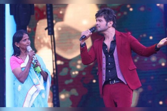 VIDEO : रानू मंडल यांचं पहिलं गाणं लाँच, भर कार्यक्रमात हिमेश रेशमियाला कोसळलं रडू