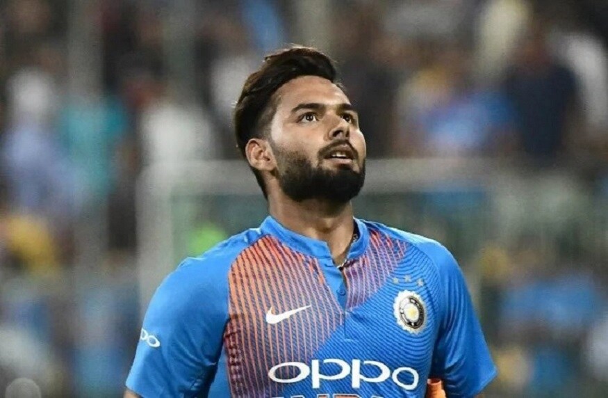 मीडिया रिपोर्टनुसार दक्षिण आफ्रिकेविरोधात संघ निवडताना ऋषभ पंतसोबत आणखी दोन खेळाडूंना संघात जागा मिळू शकते. मीडिया रिपोर्टनुसार दक्षिण आफ्रिकेविरोधात संघ निवडताना ऋषभ पंतसोबत आणखी दोन खेळाडूंना संघात जागा मिळू शकते.