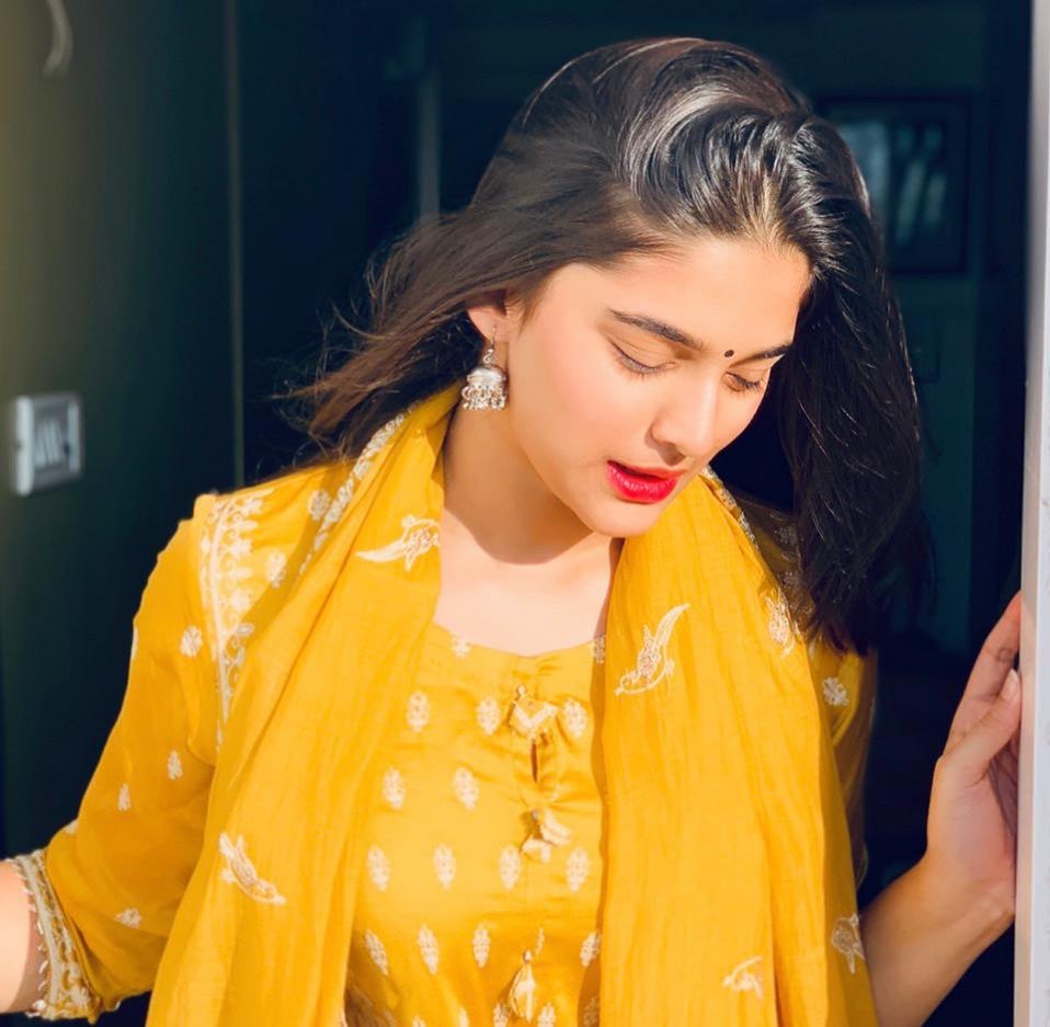 सई महेश मांजरेकरचा दबंग 3 हा पहिलाच हिंदी चित्रपट असणार आहे. सई सलमानपेक्षा अर्थातच वयाने बरीच लहान असली तरी तिला सलमानच्या 'लव्ह इंटरेस्ट'चं काम करायला मिळणार आहे. सई महेश मांजरेकरचा दबंग 3 हा पहिलाच हिंदी चित्रपट असणार आहे. सई सलमानपेक्षा अर्थातच वयाने बरीच लहान असली तरी तिला सलमानच्या 'लव्ह इंटरेस्ट'चं काम करायला मिळणार आहे.