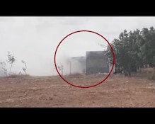 VIDEO: सोलापूरमधील भीषण स्फोटात फटाक्यांचा कारखाना जळून खाक VIDEO: सोलापूरमधील भीषण स्फोटात फटाक्यांचा कारखाना जळून खाक