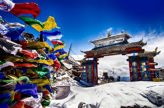 तवांग- इथल्या पावसासारखं सौंदर्य तुम्हाला दुसरीकडे कुठेच मिळणार नाही. इथे तुम्ही पॅराग्लायडिंगचा मनमुराद आनंद घेऊ शकता.