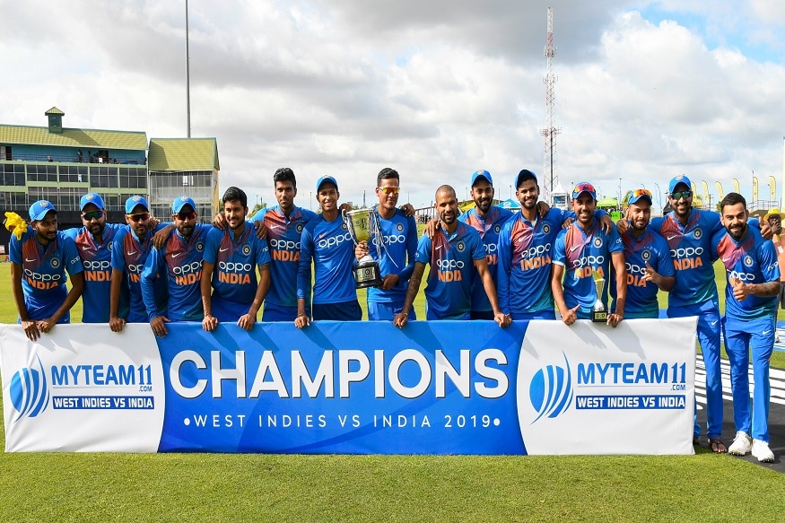 भारताने चौथ्यांदा टी20 मध्ये 3-0 ने क्लीन स्वीप विजय मिळवला आहे. विराटच्या नेतृत्वाखाली पहिल्यांदाच अशी कामगिरी केली आहे. याआधी धोनीने एकदा आणि रोहित शर्माने दोन वेळा अशी कामगिरी केली होती. भारताने चौथ्यांदा टी20 मध्ये 3-0 ने क्लीन स्वीप विजय मिळवला आहे. विराटच्या नेतृत्वाखाली पहिल्यांदाच अशी कामगिरी केली आहे. याआधी धोनीने एकदा आणि रोहित शर्माने दोन वेळा अशी कामगिरी केली होती.