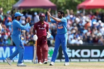 दरम्यान आता वेस्ट इंडिजला क्लीन स्वीप देण्यासाठी तिसऱ्या सामन्यात संघात काही बदल करण्याचा निर्णय कर्णधार विराट कोहली घेऊ शकतो. मंगळवारी शेवटचा टी-20 सामना होणार आहे. दरम्यान आता वेस्ट इंडिजला क्लीन स्वीप देण्यासाठी तिसऱ्या सामन्यात संघात काही बदल करण्याचा निर्णय कर्णधार विराट कोहली घेऊ शकतो. मंगळवारी शेवटचा टी-20 सामना होणार आहे.