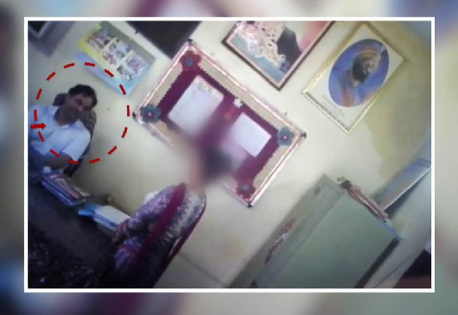 या व्हिडिओबद्दल मुख्याध्यापकांना विचारलं असता त्यांनी आरोप नाकारले आहेत. पंजाबमधील होशियारपूर जिल्ह्यातील तलवाडा परिसराच्या सरकारी शाळेती हा व्हिडिओ आहे. मला बदनाम करण्यासाठी हे कृत्य केलं असल्याचा उलट आरोपी मुख्याधापकाकडून करण्यात आला आहे. या व्हिडिओबद्दल मुख्याध्यापकांना विचारलं असता त्यांनी आरोप नाकारले आहेत. पंजाबमधील होशियारपूर जिल्ह्यातील तलवाडा परिसराच्या सरकारी शाळेती हा व्हिडिओ आहे. मला बदनाम करण्यासाठी हे कृत्य केलं असल्याचा उलट आरोपी मुख्याधापकाकडून करण्यात आला आहे.