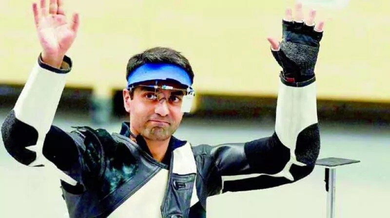 भारताचा नेमबाज अभिनव बिंद्रानं 11 ऑगस्ट 2008मध्ये नेमबाजीमध्ये सुवर्ण पदक जिंकत सर्व भारतीयांचे मन जिंकले. अभिनव बिंद्रामुळं पहिल्यांदाच भारताला ऑलिम्पिकमध्ये सुवर्ण पदक जिंकता आले. भारताचा नेमबाज अभिनव बिंद्रानं 11 ऑगस्ट 2008मध्ये नेमबाजीमध्ये सुवर्ण पदक जिंकत सर्व भारतीयांचे मन जिंकले. अभिनव बिंद्रामुळं पहिल्यांदाच भारताला ऑलिम्पिकमध्ये सुवर्ण पदक जिंकता आले.