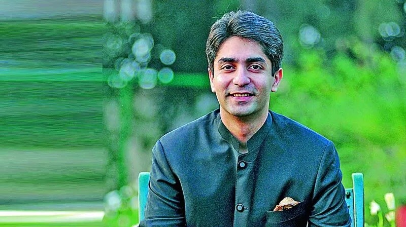 बिंद्रानं आपल्या करिअरमध्ये नेमबाजीत भारताचा झेंडा अटकेपार रोवला आहे. त्यानं 14 वर्षांच्या वयात राष्ट्रकुल स्पर्धेत पदार्पण केले होते. 2001मध्ये म्युनिख शुटिंग वर्ल्ड कपमध्ये रौप्य पदक जिंकले होते. बिंद्रानं आपल्या करिअरमध्ये नेमबाजीत भारताचा झेंडा अटकेपार रोवला आहे. त्यानं 14 वर्षांच्या वयात राष्ट्रकुल स्पर्धेत पदार्पण केले होते. 2001मध्ये म्युनिख शुटिंग वर्ल्ड कपमध्ये रौप्य पदक जिंकले होते.