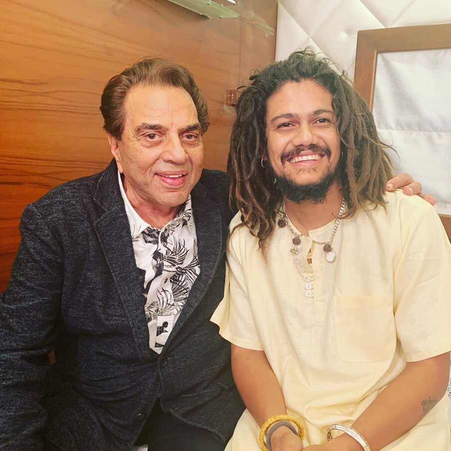 मुंबईमध्ये जेव्हा तो सनी देओलला भेटला त्यावेळी त्यानं मेरा भोला हैं भंडारी गाणं गायलं. त्यानंतर त्याला 'पल पल दिल के पास'मध्ये 'आधा भी है ज्यादा' हे गाणं गाण्याची संधी मिळाली. 