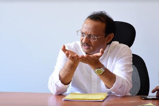 कोरोनाचा धोका वाढल्यानंतर अजित पवार पुण्यात, दिल्या 9 महत्त्वपूर्ण सूचना