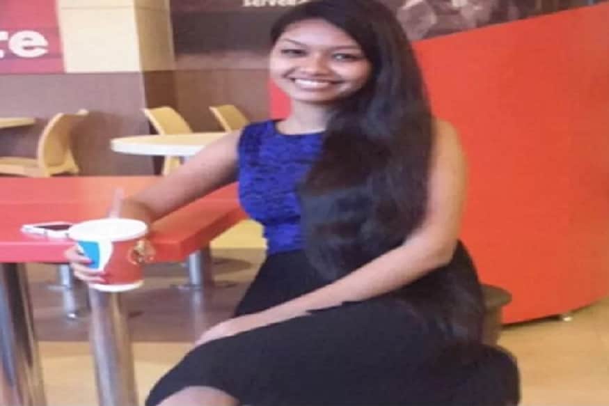 ओडिशाची अनुप्रिया मधुमिता लाकडा देशातली पहिली महिला कमर्शिअल पायलट झाली आहे. नक्षलग्रस्त मलकानगिरी जिल्ह्यात राहणारी 27 वर्षांची अनुप्रिया इंडिगो एअरलाइन्सध्ये को पायलट म्हणून काम करणार आहे. ओडिशाची अनुप्रिया मधुमिता लाकडा देशातली पहिली महिला कमर्शिअल पायलट झाली आहे. नक्षलग्रस्त मलकानगिरी जिल्ह्यात राहणारी 27 वर्षांची अनुप्रिया इंडिगो एअरलाइन्सध्ये को पायलट म्हणून काम करणार आहे.